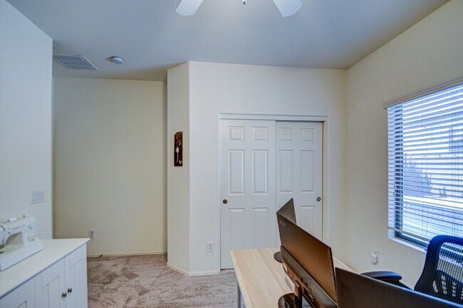 Building Photo - Del Rio Ranch Beauty