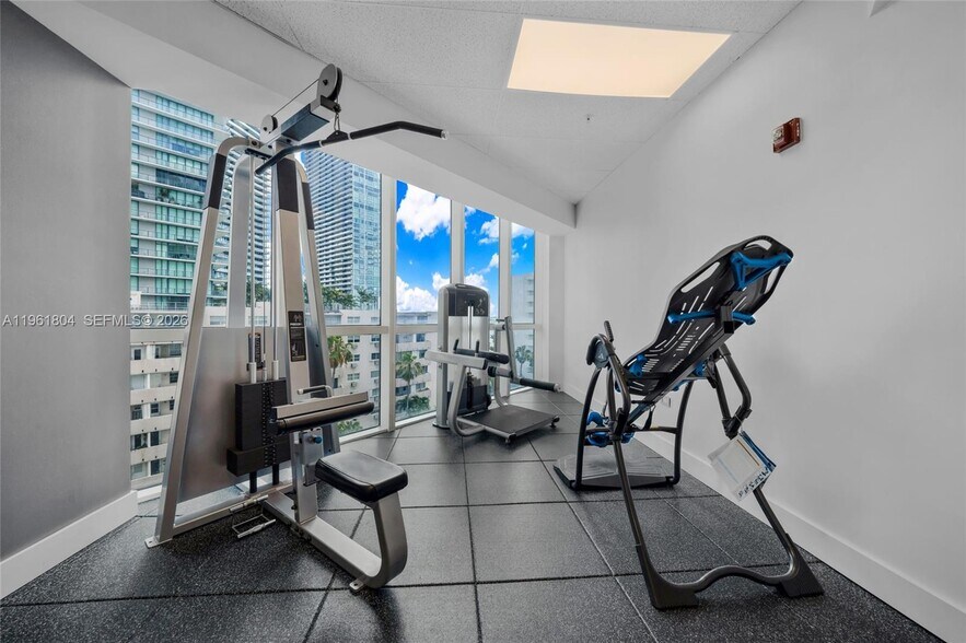 Building Photo - 480 NE 30th St