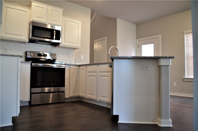 Building Photo - 3912 SW Peachwood Dr