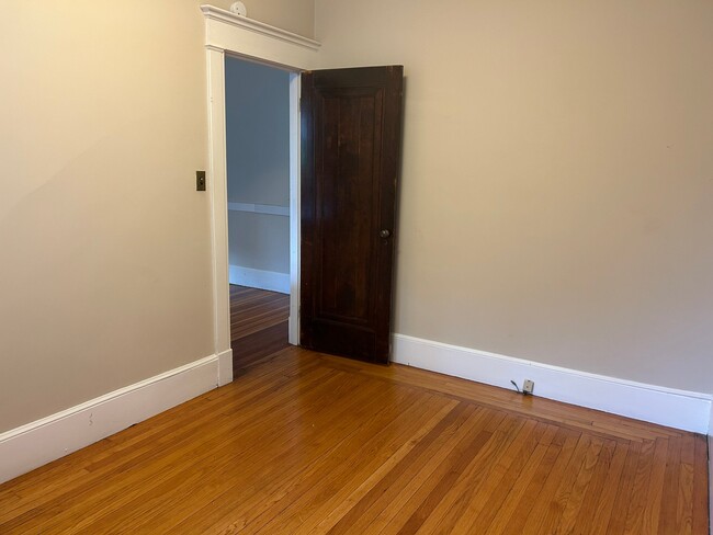 Building Photo - 847 Edgewood Ave