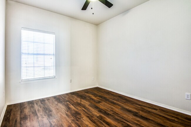 Building Photo - 5121 Timber Park Dr