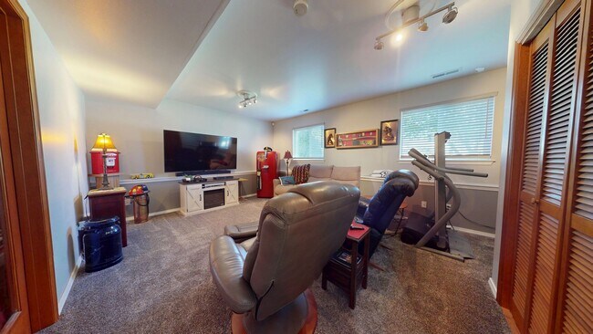 Building Photo - VIEW HOME FOR RENT!