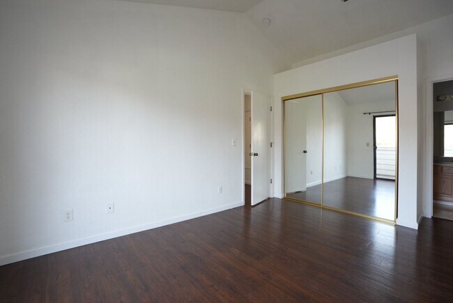 Building Photo - Charming Two Bedroom Napa Condo