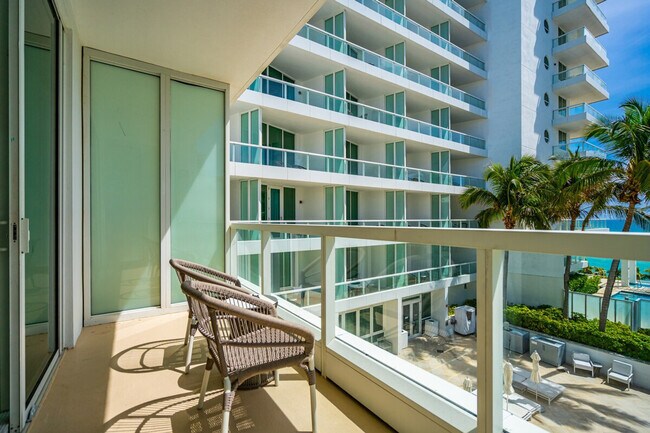 Building Photo - 4391 Collins Ave