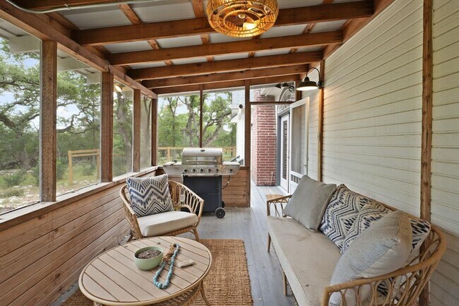 Building Photo - 510 Camino De Rancho