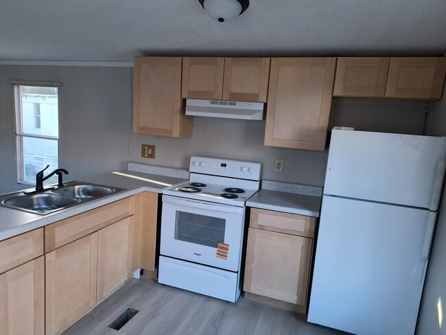 Building Photo - 103 Rice Ct