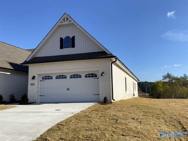 Building Photo - 440 Legend Oak Way SW