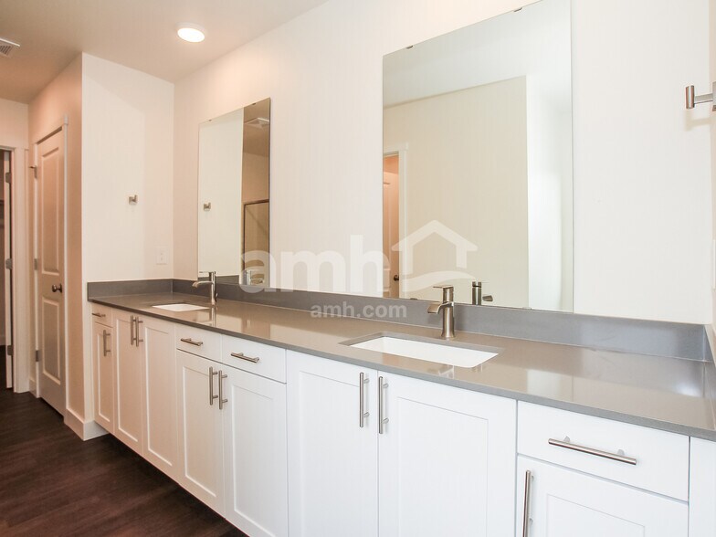 Building Photo - 7724 Verona Lp SW