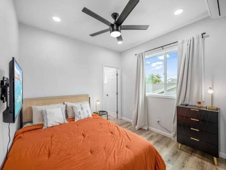 Building Photo - 1576 California Ave