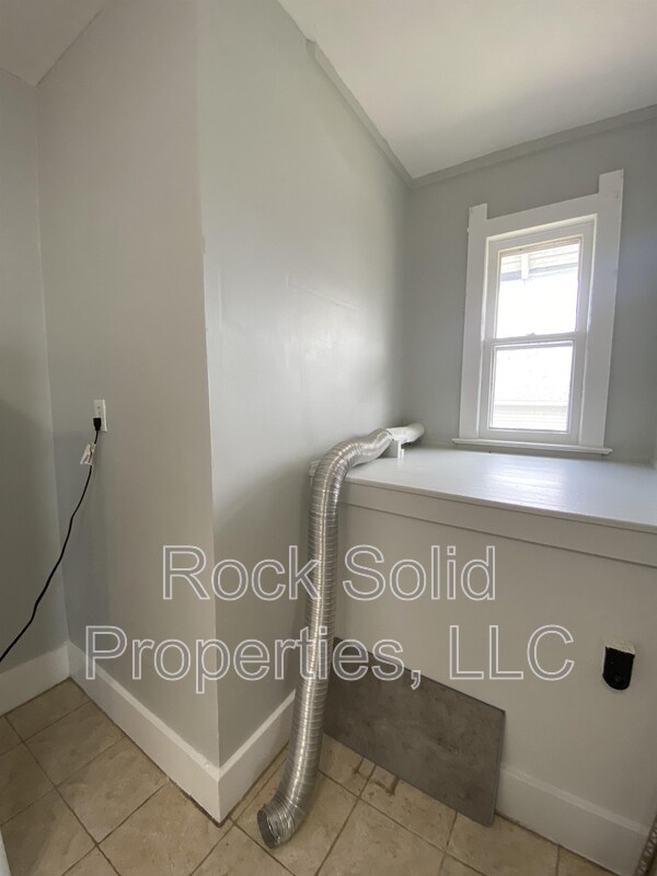 Building Photo - 2414 Reed Ave