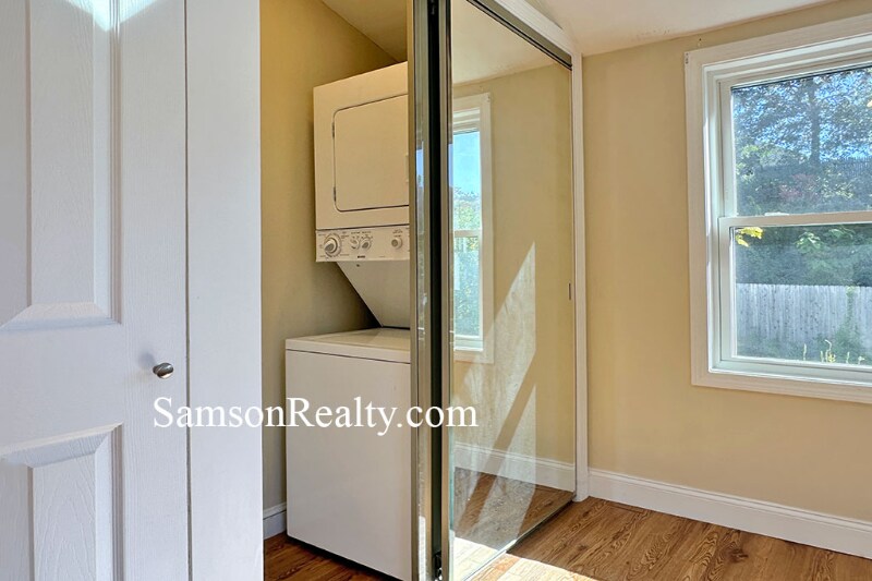 Building Photo - 842 Oaklawn Ave