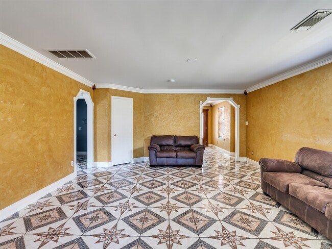 Building Photo - 13119 Lindenloch Ln
