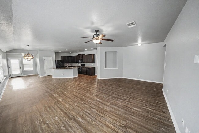 Building Photo - Modern 4-Bed Home with Open Layout in New Braunfels - Realtor Commission: $500