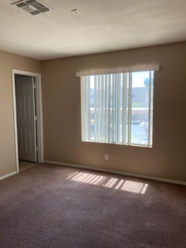 Building Photo - 2060 Mesquite Ln