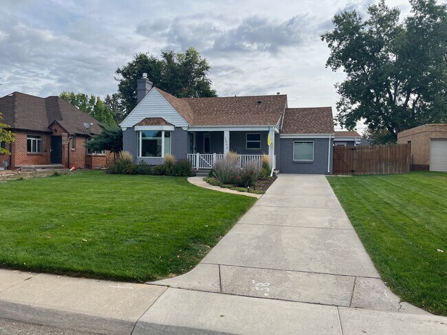 2840 Leyden Street - 2840 Leyden St