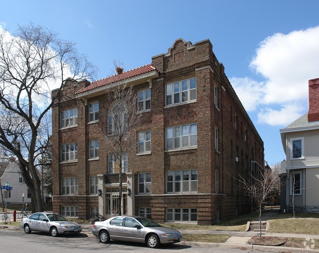 Building Photo - Superior