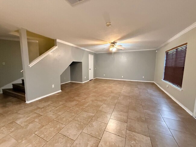 Building Photo - 4 Bedroom 2 1/2 Bath Plus Office Near 151 ...