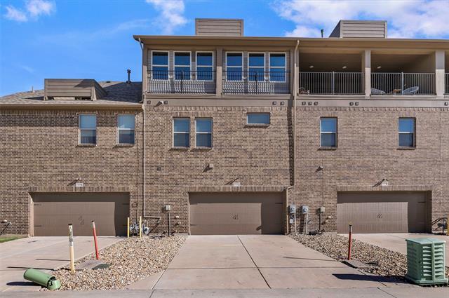 Building Photo - 6267 Blythe Dr