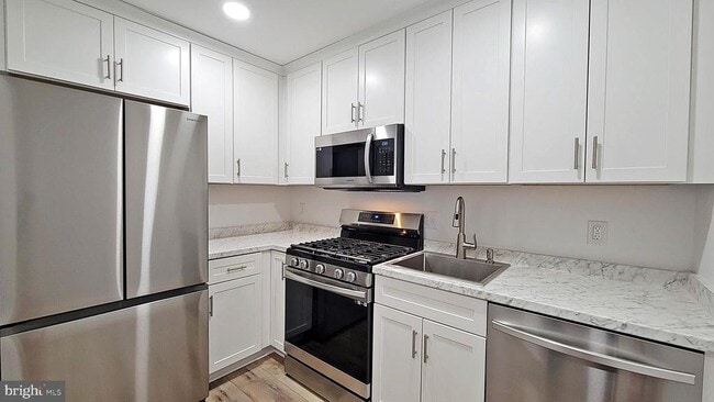 Building Photo - 1712 Mt Vernon Ave