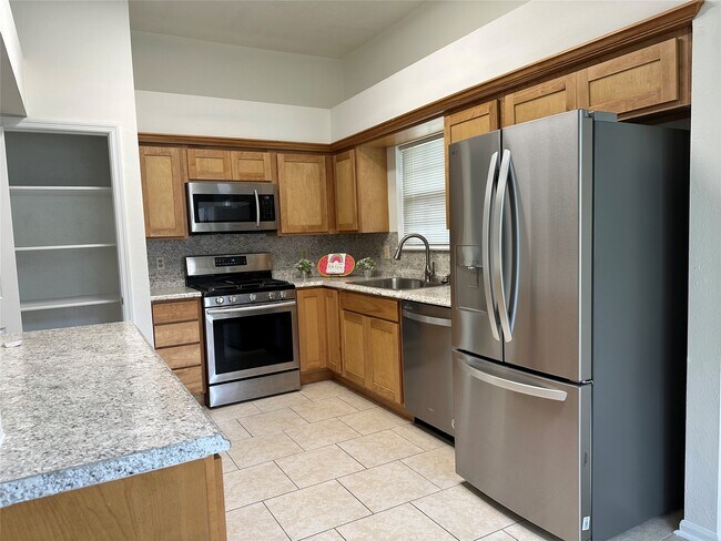 Building Photo - 14202 Misty Knoll Ct