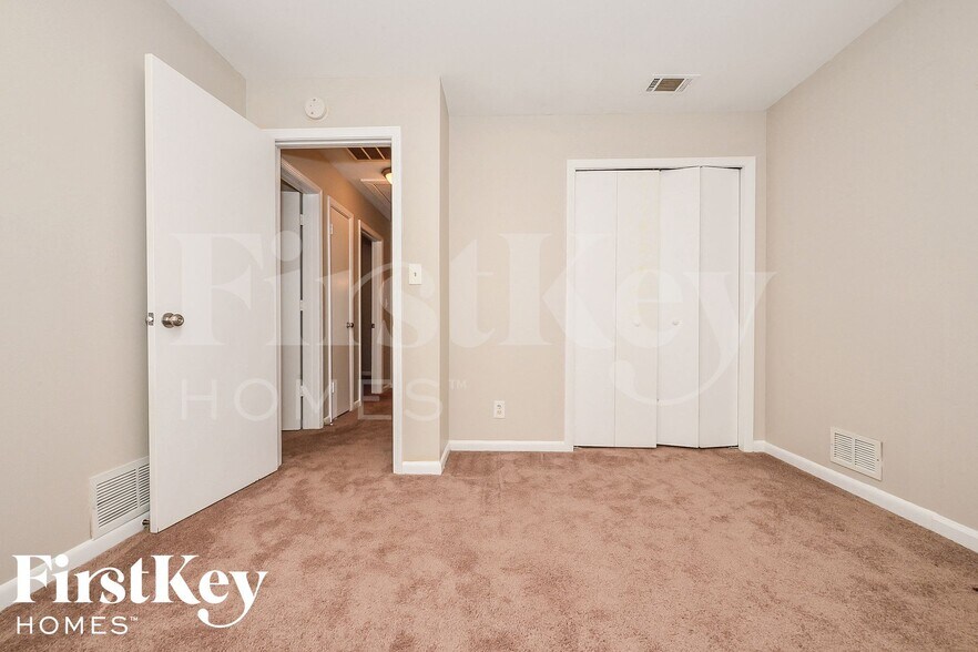 Building Photo - 525 Jefferson Ave