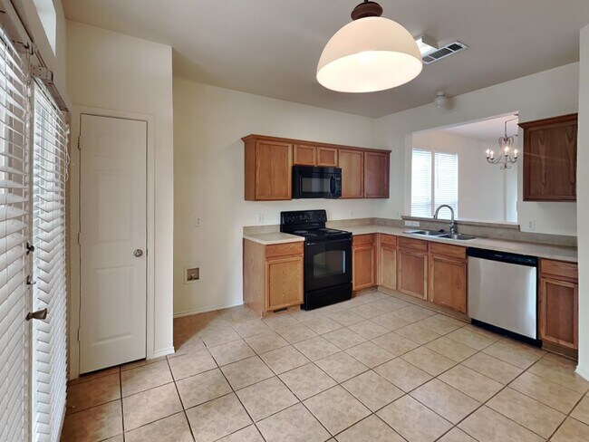 Building Photo - 10661 Traymore Dr