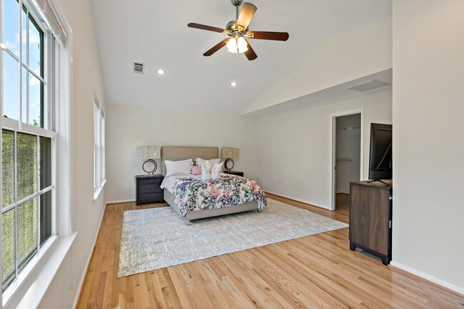 Building Photo - 6505 Columbia Pike