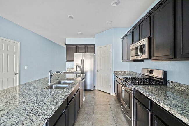 Building Photo - This very popular 2-story home floor plan ...