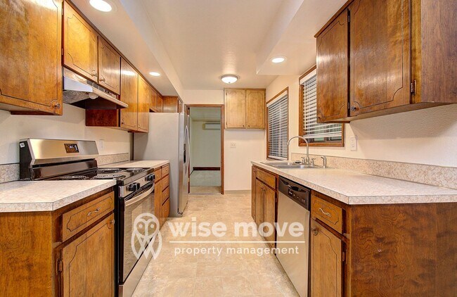 Building Photo - Mid-Mod on Missoula- Big Backyard!