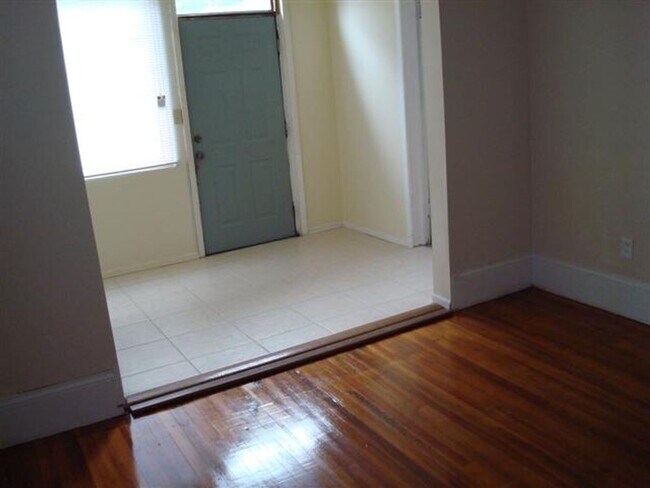 Building Photo - Charming Rental Property with Modern Upgrades and Convenient Location!