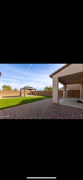 Building Photo - 1105 S 201st Dr