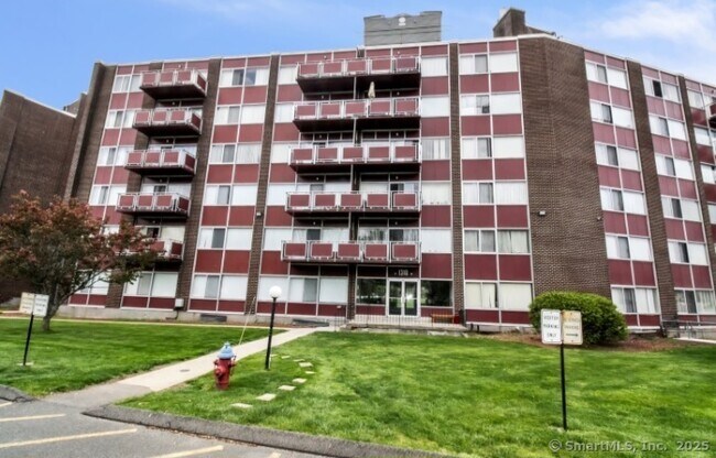 Building Photo - 1310 Berlin Tpke