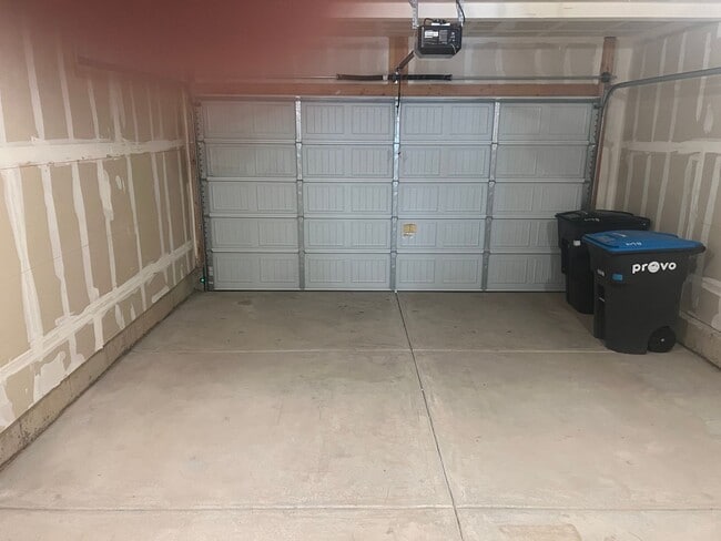 Building Photo - Charming Townhome in Provo, UT