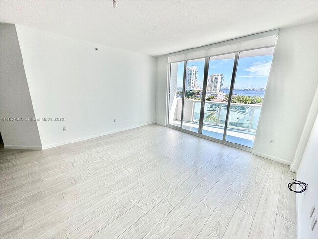 Building Photo - 7900 Harbor Island Dr