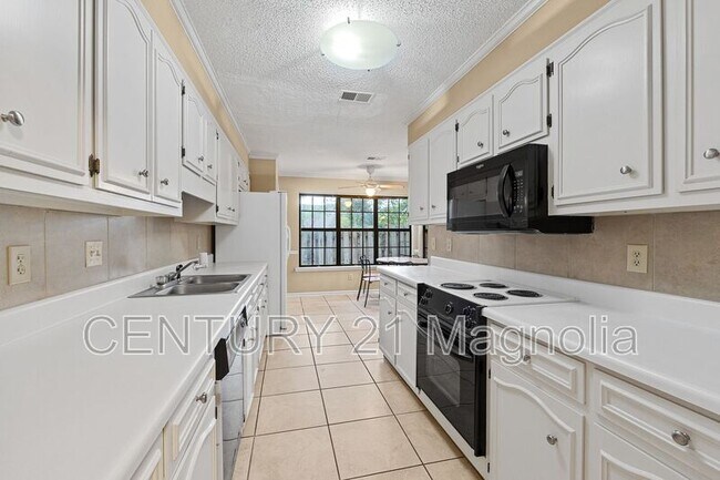 Building Photo - 2519 Carriage Creek