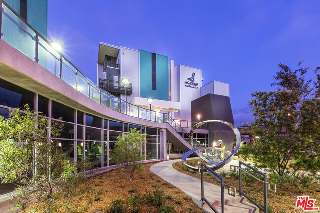 Building Photo - 8770 Washington Blvd