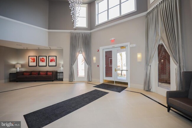 Primary Photo - 1625 International Dr