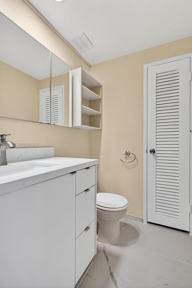 Building Photo - 3111 N Ocean Dr