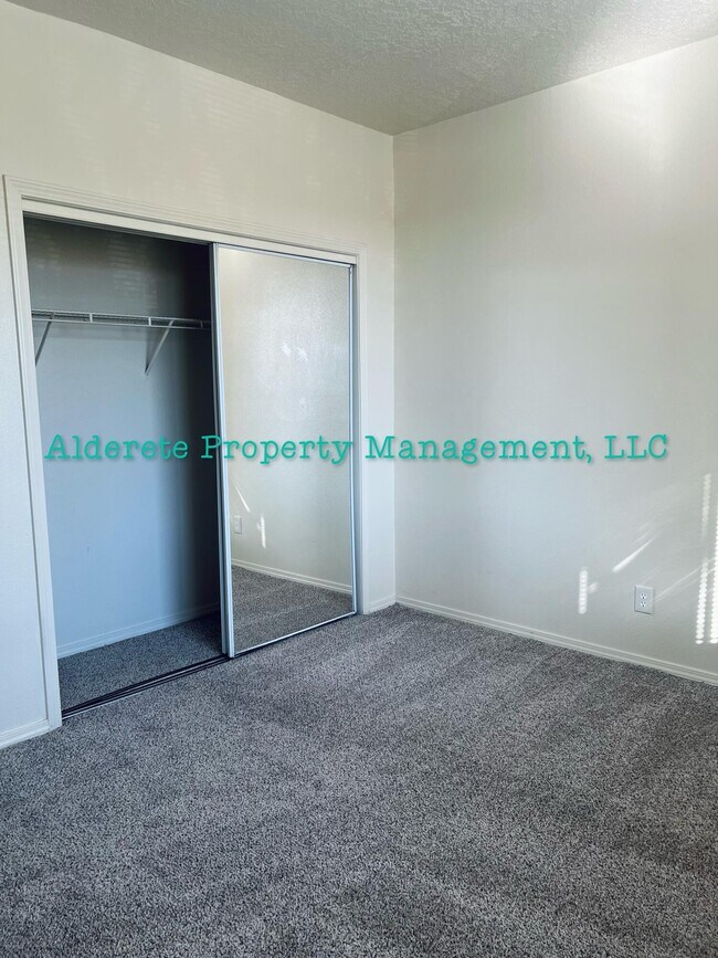 Building Photo - 4217 Ridgeway Ct