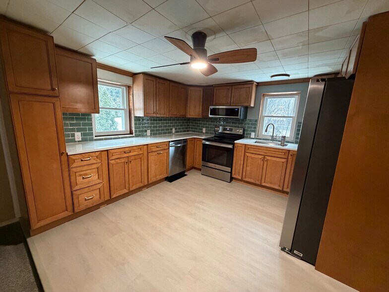 Building Photo - 2570 Sanger Ln