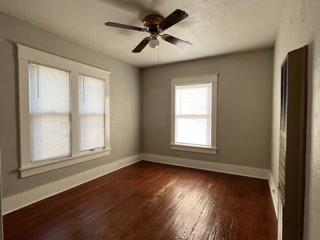 Building Photo - 2 Bedroom for Lease