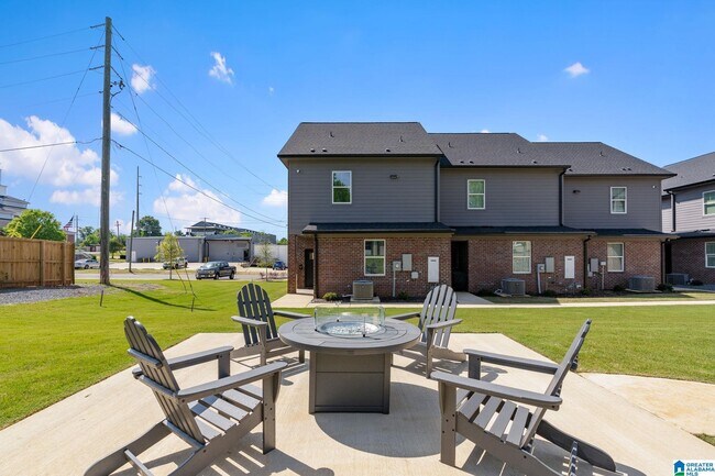 Building Photo - 829 21st Ave E