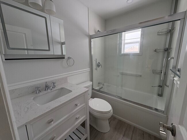 Building Photo - 93 Hazlet Ave