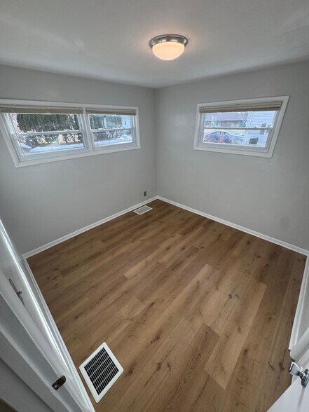 Building Photo - 507 Maplewood Dr