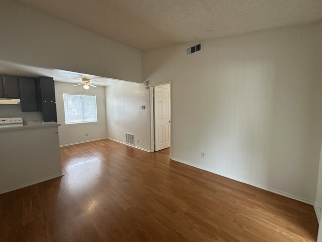 Building Photo - 3653 Oak Creek Dr