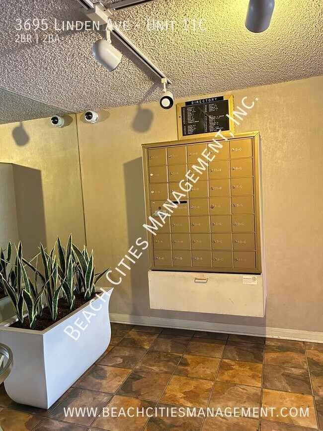 Building Photo - 3695 Linden Ave