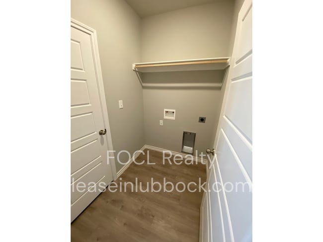 Building Photo - 3 bed 2 bath Open Concept