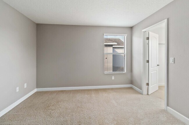 Building Photo - 3/2.5 Beautiful Energy Efficient Home in H...