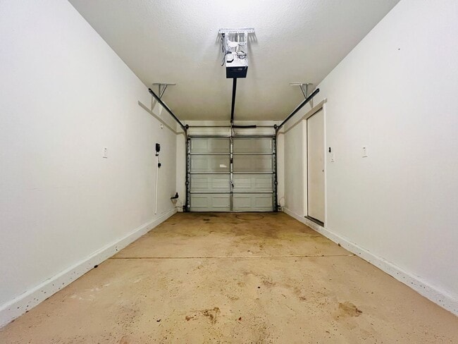 Building Photo - Charming 3-Bedroom Home in a Vibrant Commu...