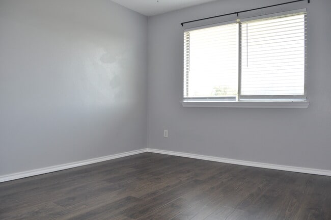 Building Photo - 705 Katy Ln